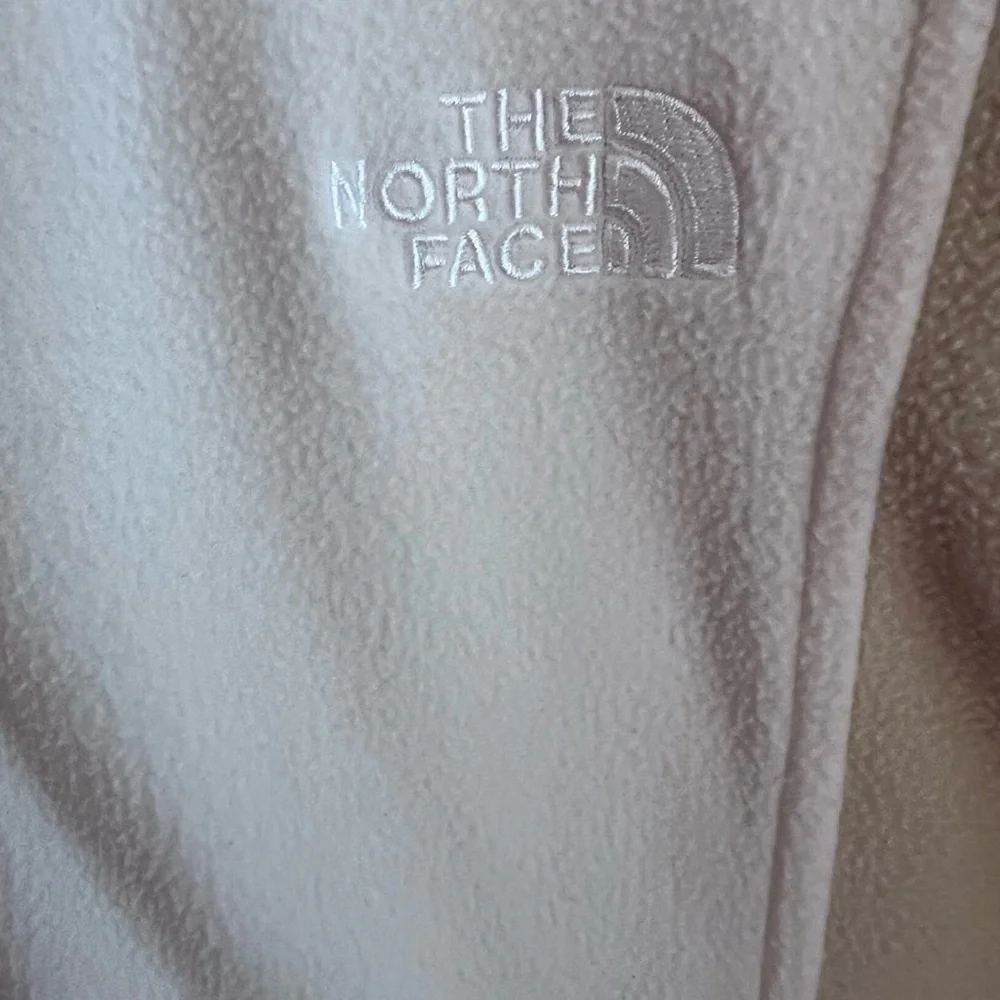 The North Face Beige and White Fleece Pullover - Picture 2 of 6